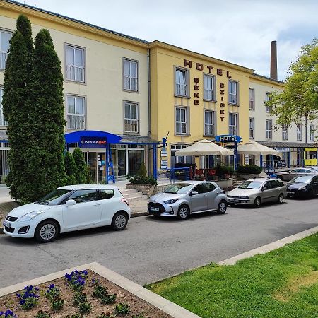 Hotel Beke Sziget Komló المظهر الخارجي الصورة