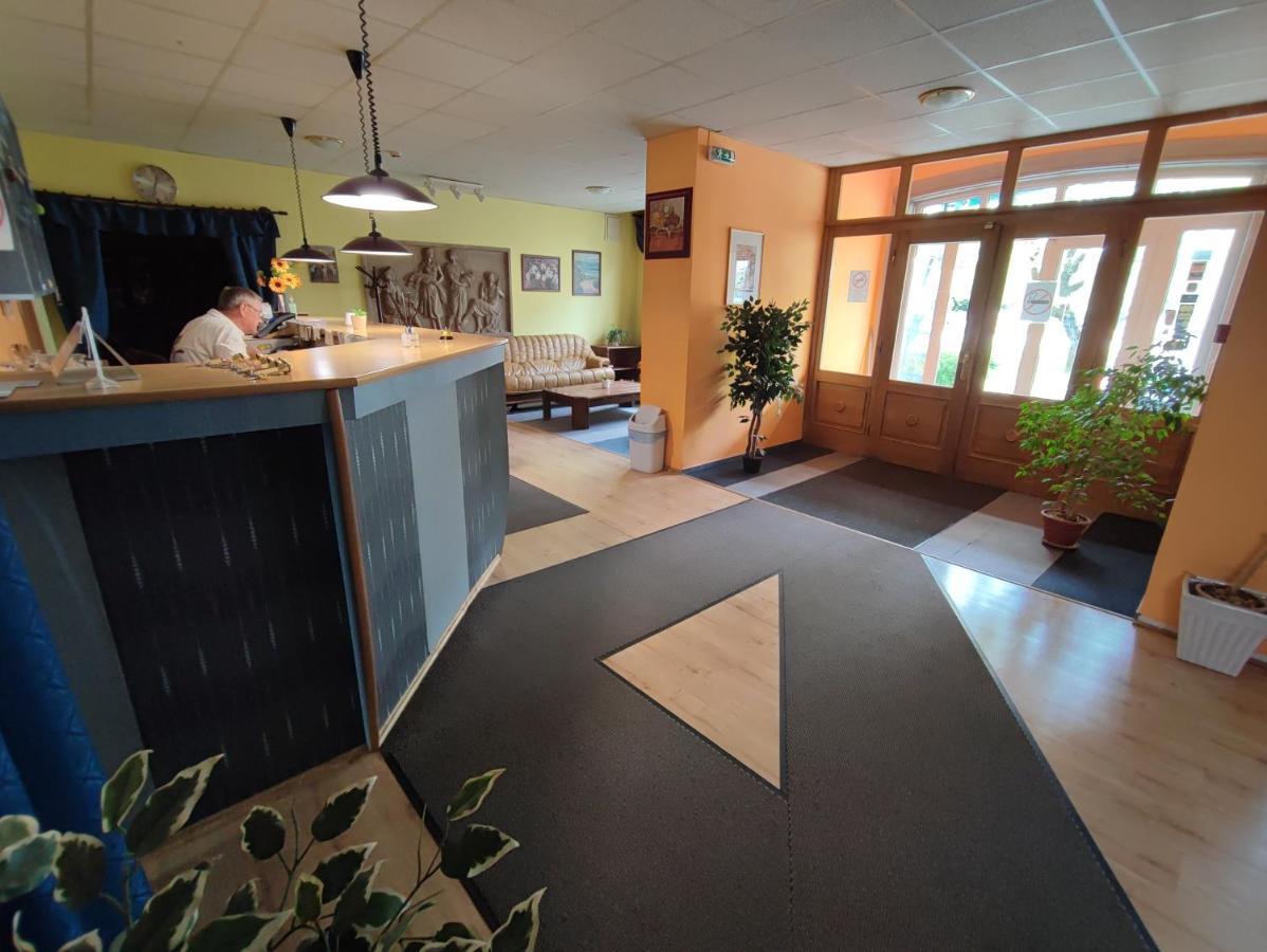Hotel Beke Sziget Komló المظهر الخارجي الصورة