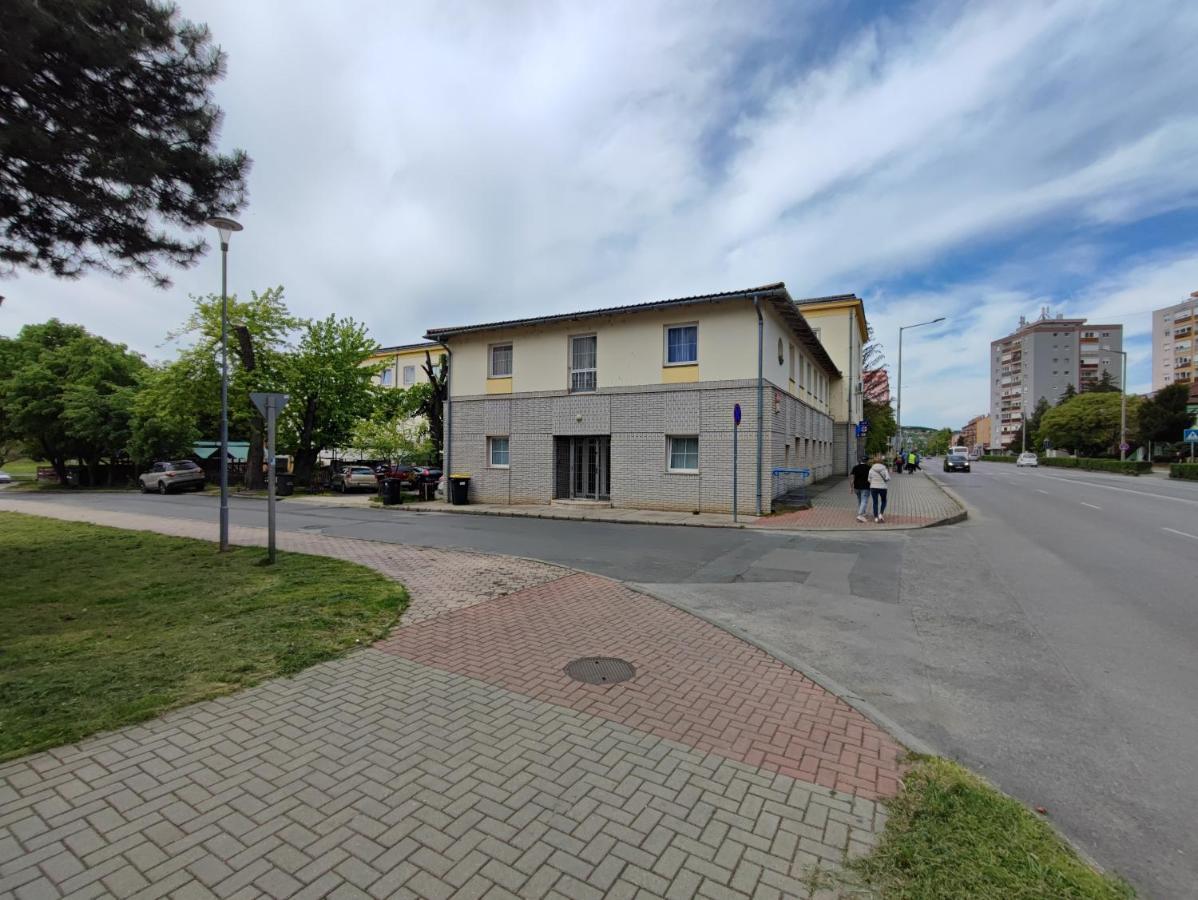 Hotel Beke Sziget Komló المظهر الخارجي الصورة